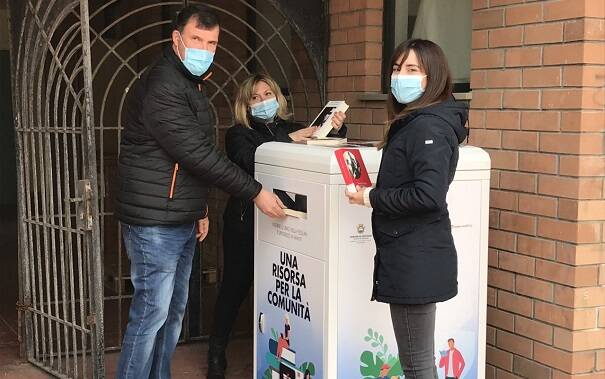 Anche a Santa Giusta arriva il box per restituire i libri alla biblioteca